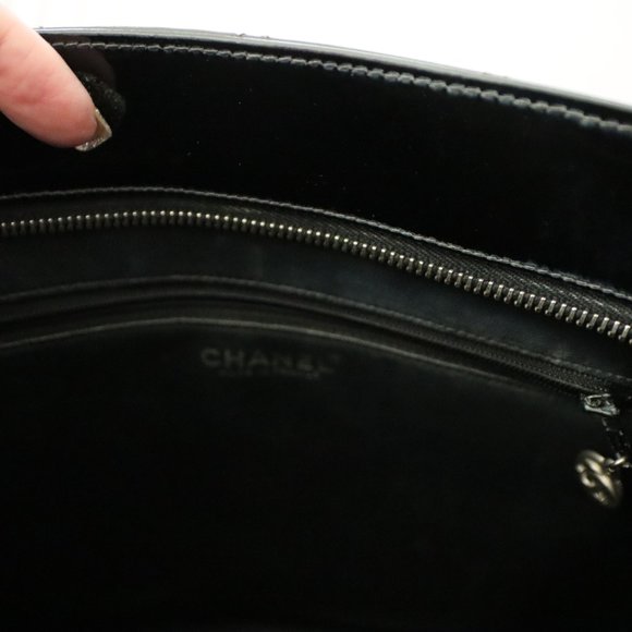 Chanel Black Patent  Quilted Leather Medallion Purse - Picture 15 of 16